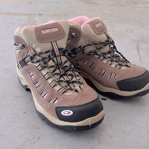 LIKE NEW HIKING BOOTS